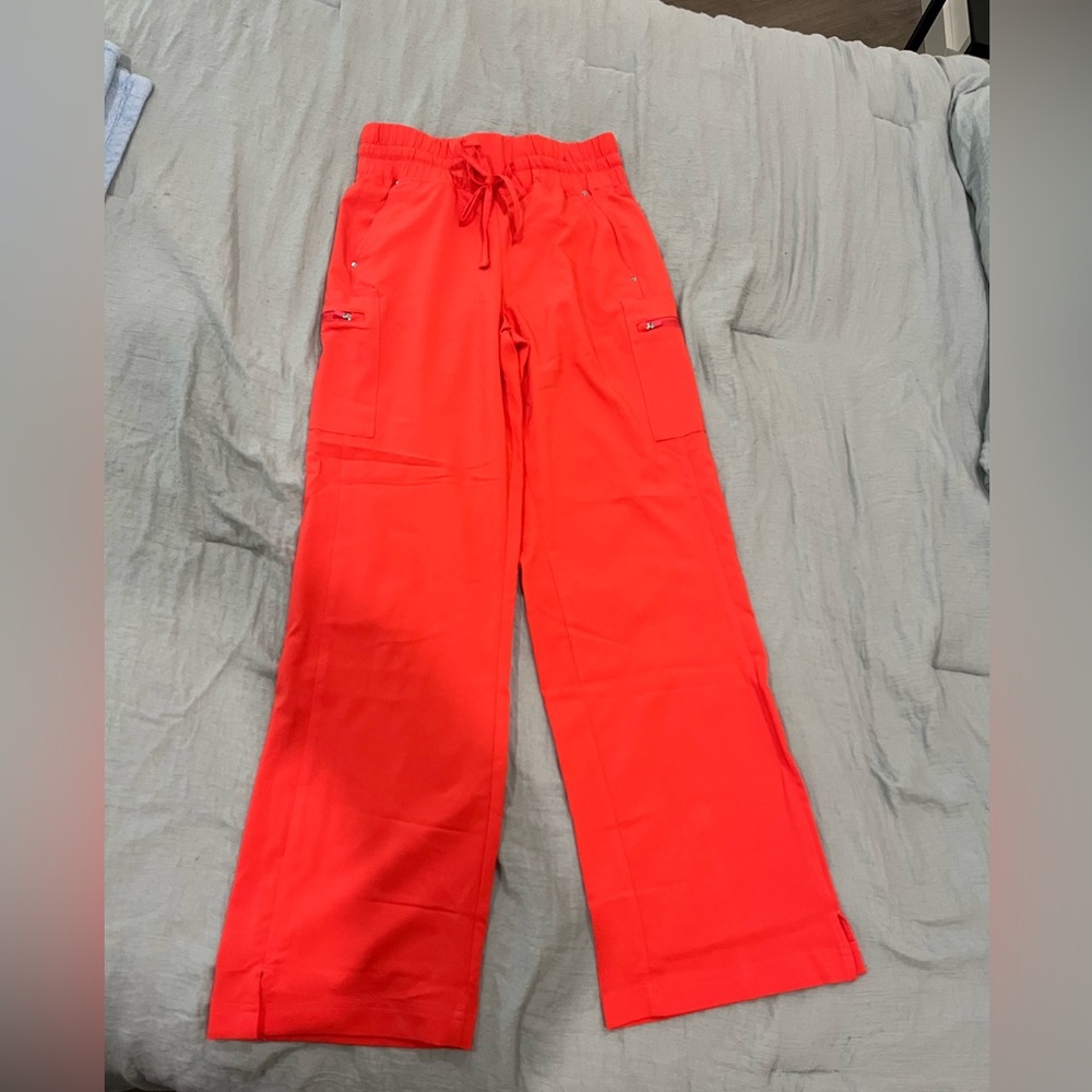 High waisted wide leg SCRUB PANTS, GREAT condition, snatched waist!